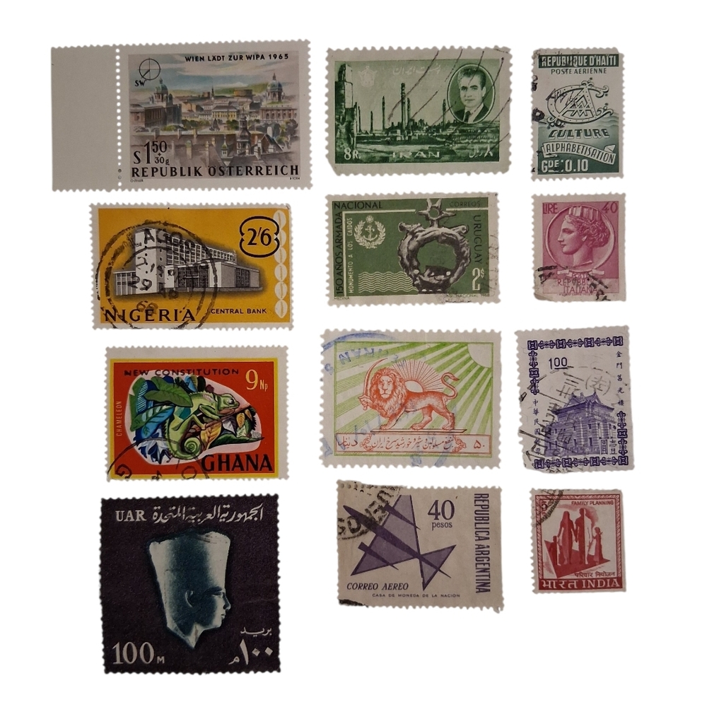 VINTAGE INTERNATIONAL STAMP COLLECTION 🤎
